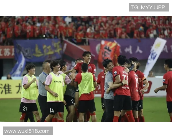 十场令人热血沸腾的足球比赛直播推荐让你不容错过的精彩瞬间 十场令人热血沸腾的足球比赛直播推荐让你不容错过的精彩瞬间