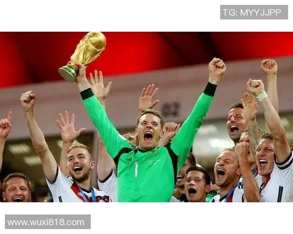 诺伊尔：守护球门的传奇门将与足球世界的辉煌历程