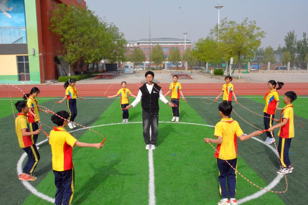 中小学生每天在校运动时间如何达到2小时？——博冠体育下载来自河北多地校园的走访观察(图1)